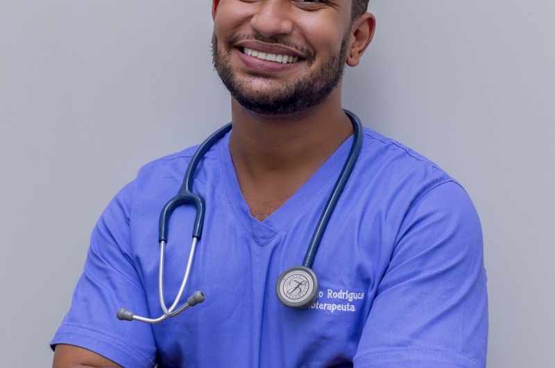 "Ze heeft me echt verminkt." — Amira en drie andere patiënten aansprakelijk VUmc na mislukte gezichtsoperaties